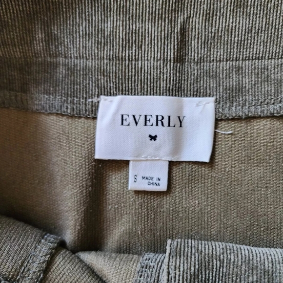 Everly Womens SMALL GREEN Thin Short soft Corduroy Button Mini Skirt Y2K - Picture 2 of 6